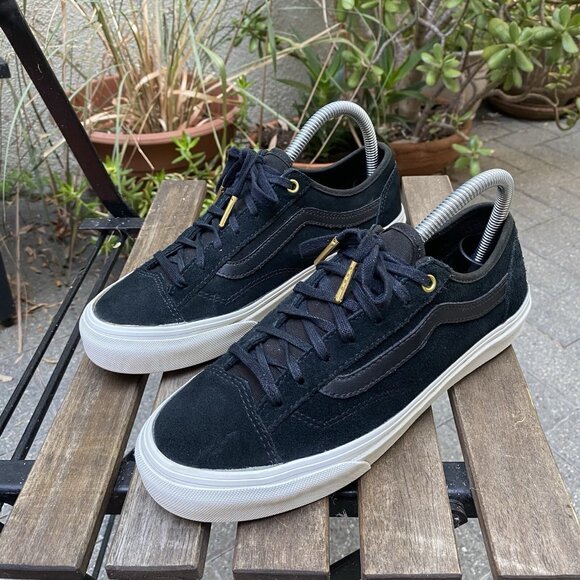 Vans Old Skool Low Skate Shoes Women's 7.5 Men's 6 Black Suede Gold Lace Aglets - Picture 3 of 12